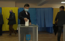 "Всіх зі святом": Зеленський проголосував на виборах та взяв участь у своєму опитуванні (фоторепортаж, відео)