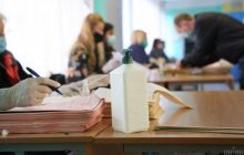На Луганщині сватівський міський голова розбив камеру на виборчій дільниці