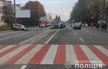 В Хмельницком водитель спровоцировал тройное ДТП с пострадавшими, оставил машину и скрылся