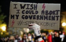 Протести в Польщі: заборона абортів обвалила рейтинг правлячої партії