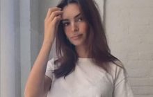 Емілі Ратаковскі оголосила про першу вагітність і показала животик в сексуальному відео
