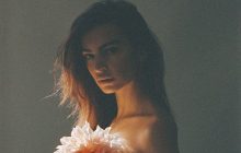 Вагітна Емілі Ратаковскі знялася оголеною для Vogue