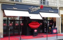 Еротика серед білого дня: знамените французьке кабаре Crazy Horse змінює формат через коронавірус (відео)
