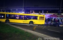 В Киеве автобус выехал на пешеходную зону: один человек погиб, двое пострадали (фото, видео)