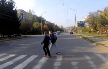Момент сбития двух подростков на переходе в Кривом Роге попал на видео