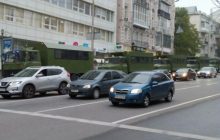 Під стінами КСУ проходить акція протесту, туди стягнули техніку й силовиків (фоторепортаж)