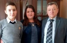 Стало відомо про подальшу долю підлітка під Києвом, який втратив обох батьків-медиків через коронавірус