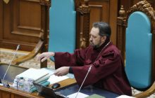 Суддя Конституційного суду назвав реакцію Зеленського на скандальне рішення КСУ "неадекватною"
