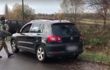 На Львівщині іноземка намагалась провезти турків, не минаючи прикордонників (відео)