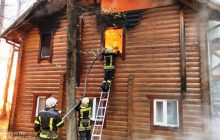 На Житомирщині рятувальники ліквідували пожежу в готельному комплексі (фото)