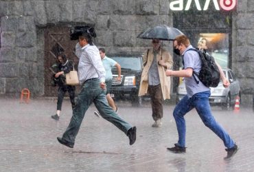 Киев готовится к ненастью: горожан предупредили о приближении грозы
