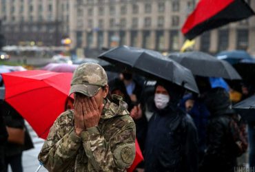 Farewell ceremony for war veteran who set himself on fire at Maidan