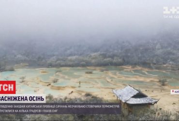 Неочікуваний холод заскочив сотні туристів у провінції Сичуань