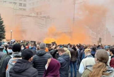 Ukrainians rally outside Constitutional Court against anti-corruption reform rollback