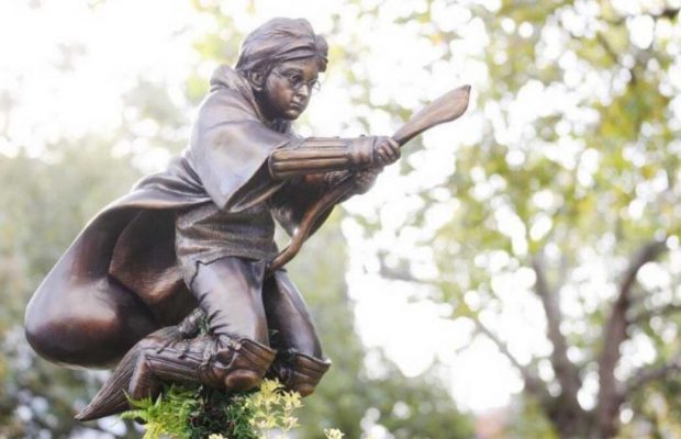 У Лондоні відкрили перший в світі пам'ятник Гаррі Поттеру (фото)