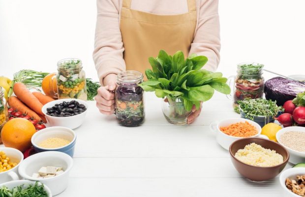 "Витаминная бомба": диетологи назвали 12 самых полезных продуктов питания