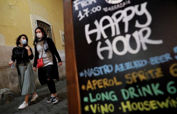 В Италии нарушителей масочного режима будут штрафовать на 1000 евро (фоторепортаж)