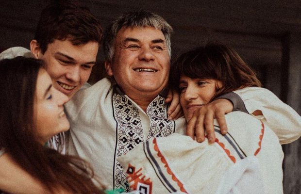 "Мама хімічила, батько привчав до музики": Jerry Heil розчулила мережу сімейними фото