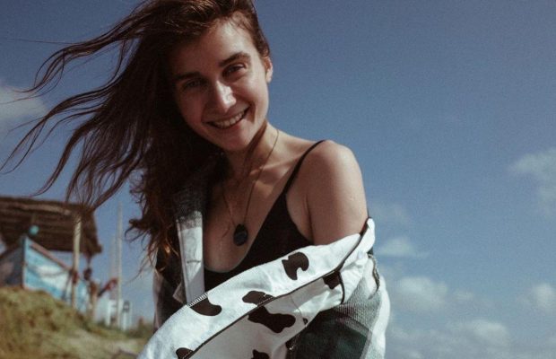 "Нереально гарна": Jerry Heil розчулила мережу ніжними фото на березі моря