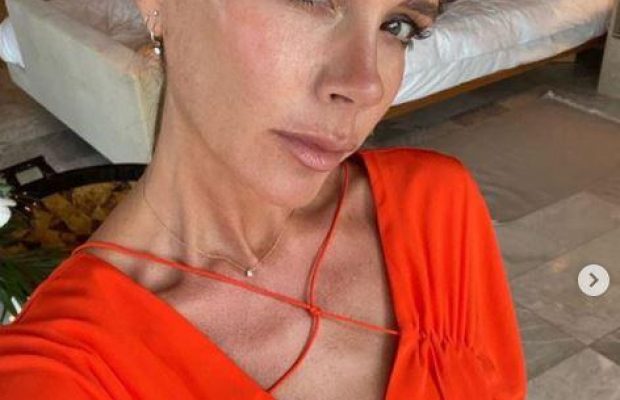 Вікторія Бекхем поділилась образом-фаворитом за 122 тисячі гривень (фото)