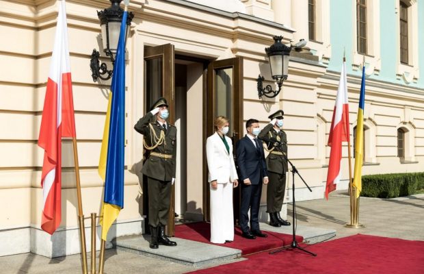 Олена Зеленська з'явилася в ефектному вбранні на зустрічі з президентом Польщі (фото)