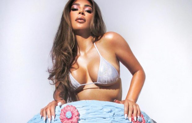 Крем, глазур і груди: Кім Кардашьян цікаво анонсувала нову колекцію косметики (фото, відео)