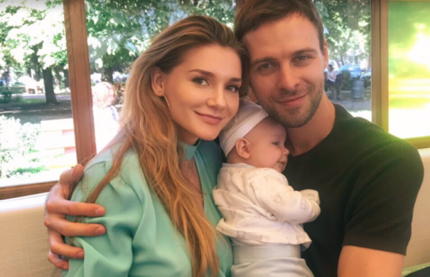 Зіркові хрестини: Макс Барських і Міша Романова вперше показали кадри з сімейного
архіву