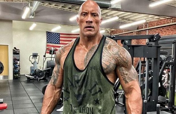 "Скеля" до перетворення: Двейн Джонсон здивував кривими зубами й густою шевелюрою в дитинстві (фото)