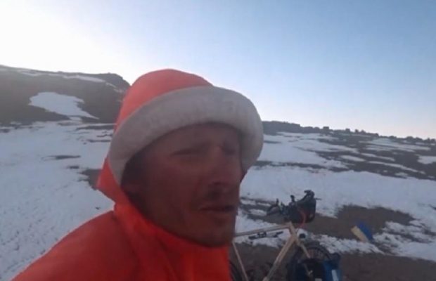 Мандрівник з Одеси першим у світі дістався вулкану в Болівії на велосипеді (відео)