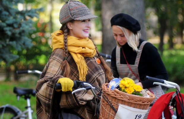 С чаем и на велосипедах: как в Киеве прошел осенний "Ретро круиз" (фоторепортаж)