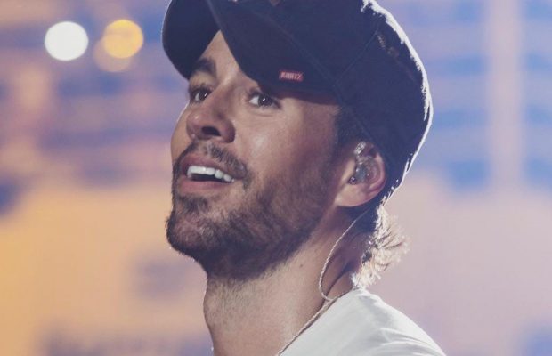 Енріке Іглесіас шокував знімком на унітазі: шанувальники збентежені (фото)