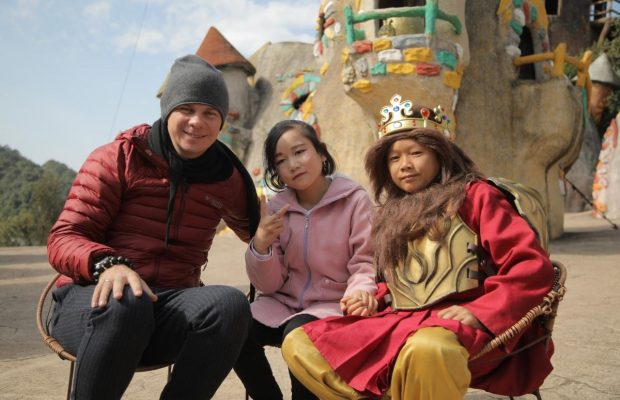 Дмитро Комаров показав незвичайний парк розваг з мініатюрним світом в Китаї (відео)