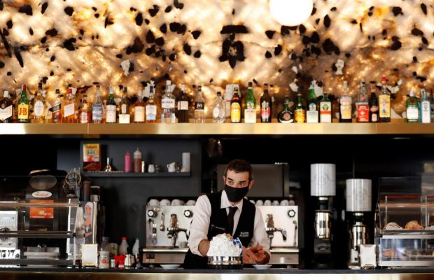 Бари лише до 18:00 і зачинені лижні курорти: в Італії знову запроваджують жорсткий карантин