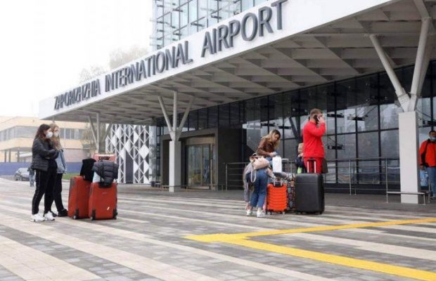 В аеропорту Запоріжжя вандали почали ламати новий термінал