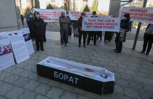 В Казахстані "поховали" Бората: не оцінили фільм (фоторепортаж)