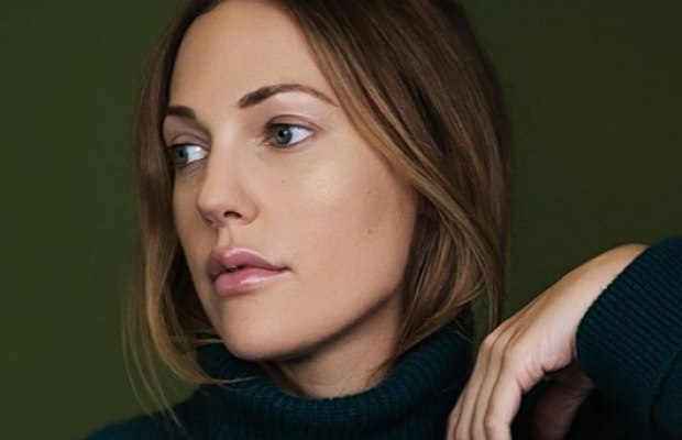 Зірка "Величного століття" Мер'єм Узерлі показала фото в "осінньому" образі