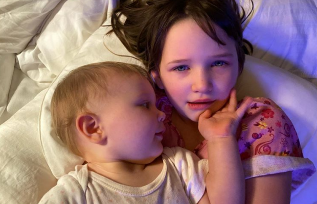 Акторка Мілла Йовович показала фото двох молодших доньок