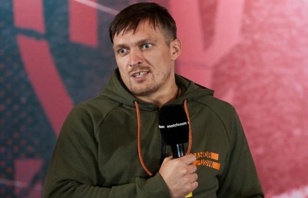 Усик в церковном наряде поздравил с Пасхой (фото)