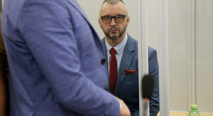 Суд оставил Антоненко и Кузьменко под домашним арестом