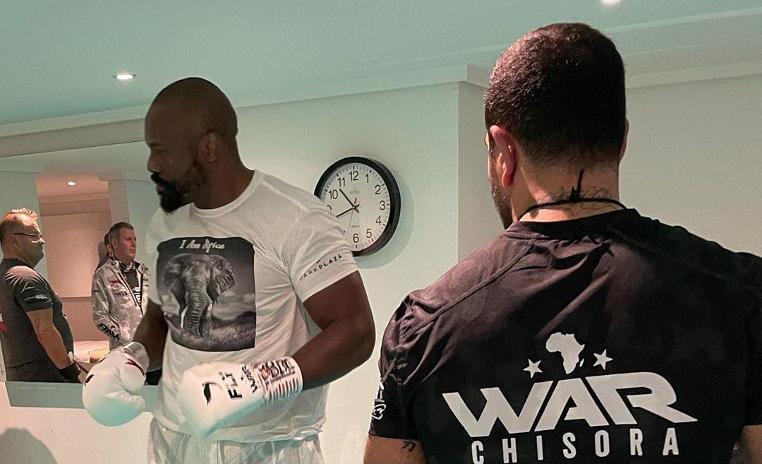 Дерек Чисора в раздевалке перед боем / twitter.com/DerekWarChisora Дерек Чисора в раздевалке перед боем / twitter.com/DerekWarChisora