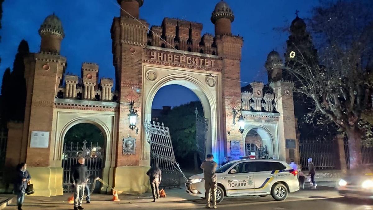 Винуватець ДТП перебуває у лікарні / фото УНІАН Винуватець ДТП перебуває у лікарні / фото УНІАН