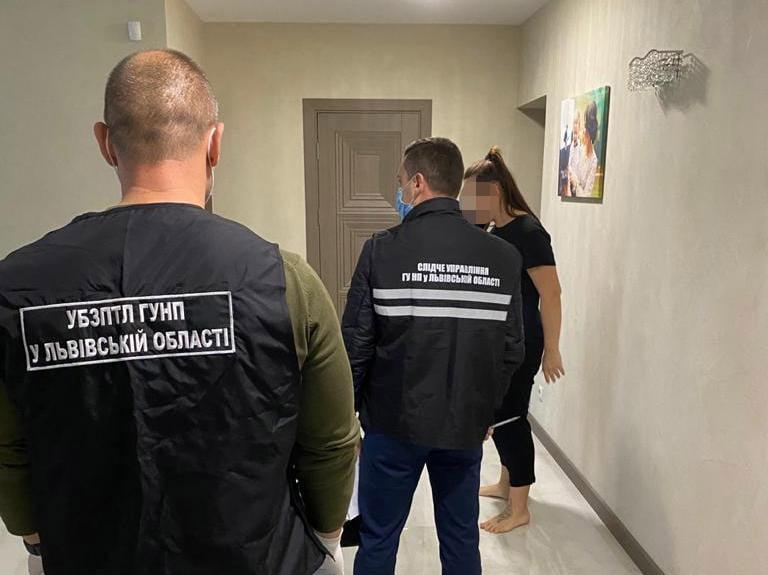 У Львові викрили сутенера / фото facebook.com/MVS.LVIV У Львові викрили сутенера / фото facebook.com/MVS.LVIV