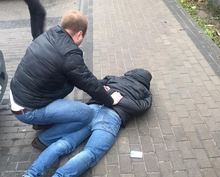 У Рівному затримали поліцейського і священника за "продаж" посад у Нацполіції / фото pro.gov.ua У Рівному затримали поліцейського і священника за "продаж" посад у Нацполіції / фото pro.gov.ua