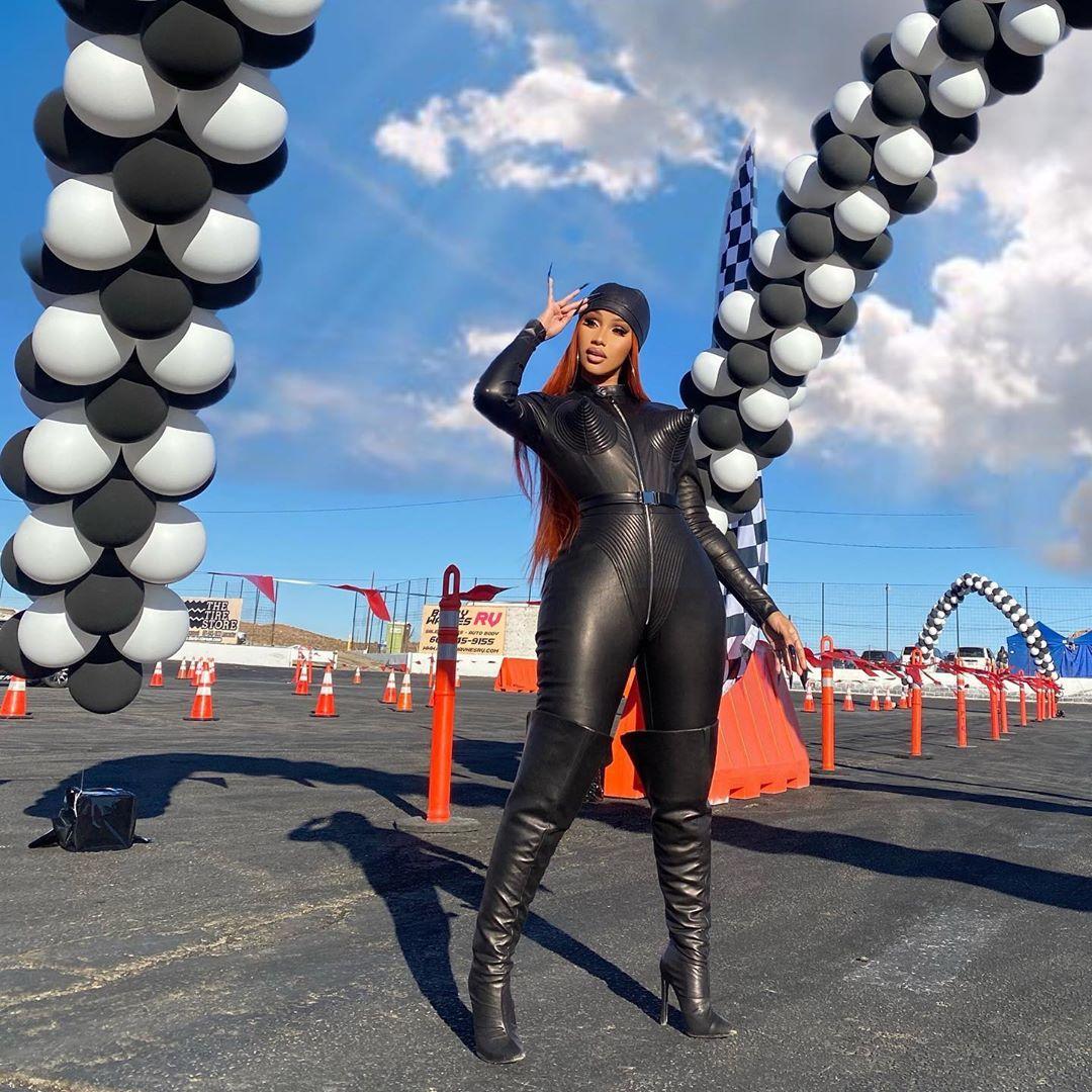 Певица показала фото / instagram.com/iamcardib Певица показала фото / instagram.com/iamcardib