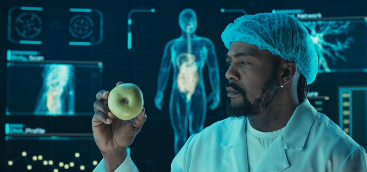 Головна особливість "Apple-Man" - популяризація здорового способу життя / Кадр з фільму