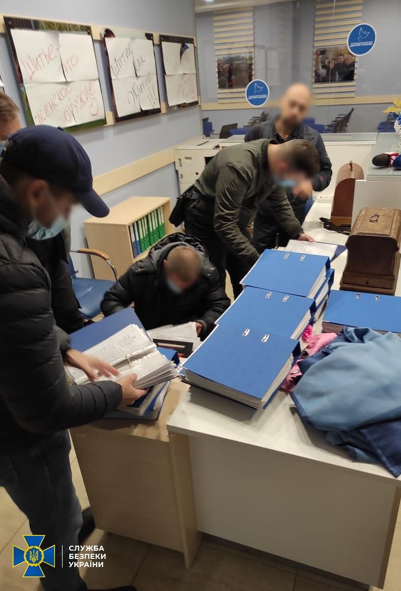Правоохранители обнаружили сотни поддельных бюллетеней / фото СБУ Правоохранители обнаружили сотни поддельных бюллетеней / фото СБУ