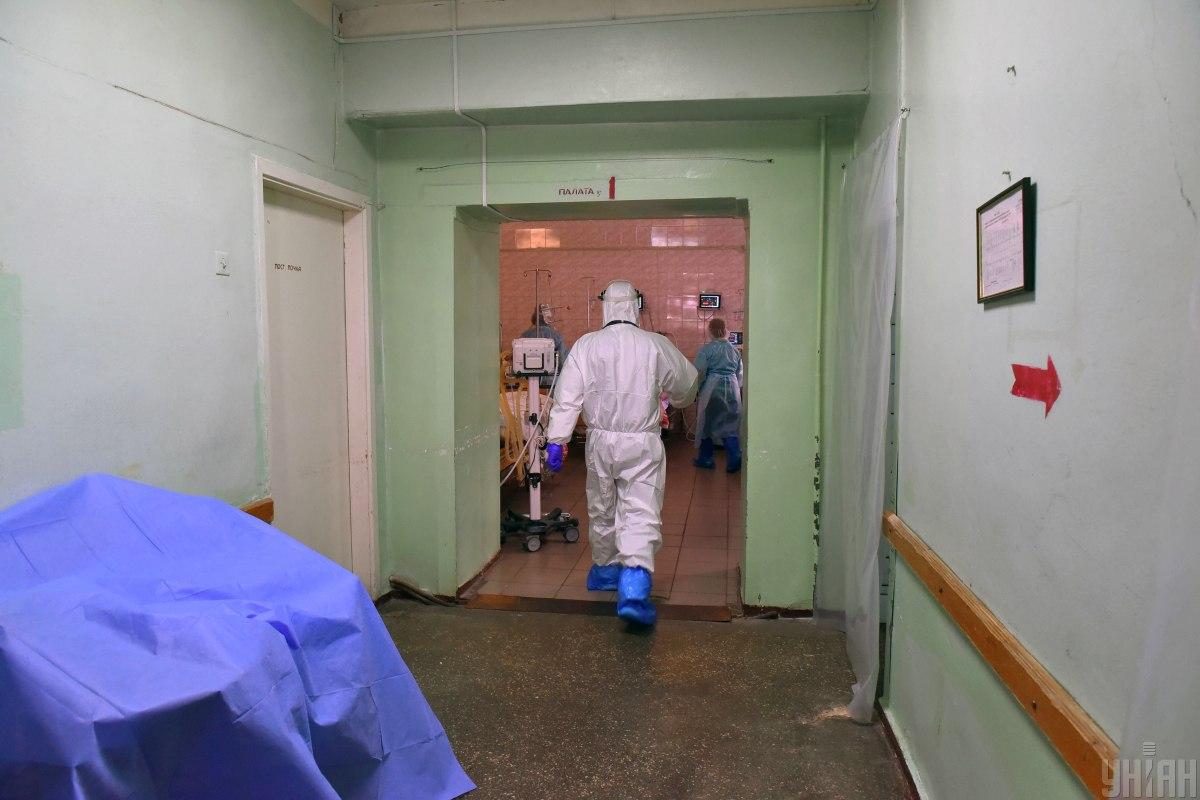 Больной на коронавирус женщине отказывали в помощи с маточным кровотечением / фото УНИАН, Александр Прилепа