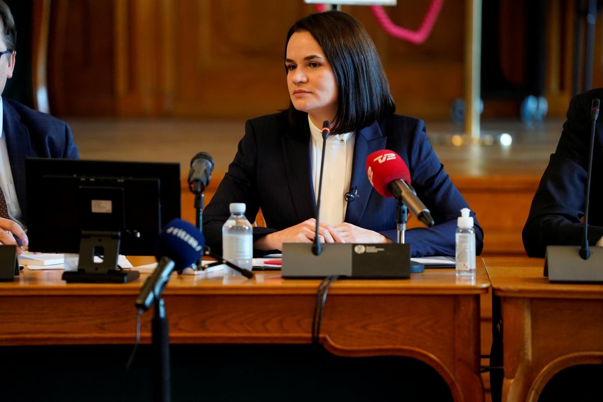 Tikhanovskaya must decide on her position on Crimea / REUTERS
