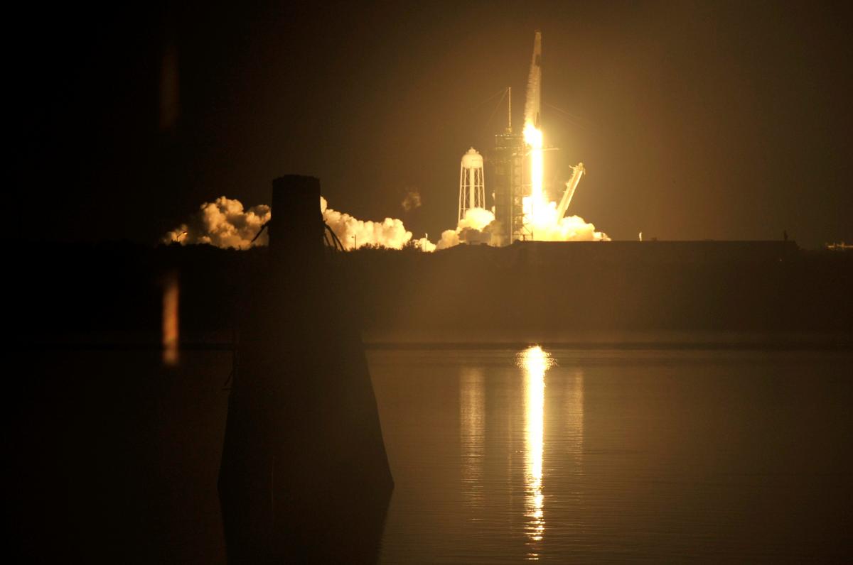 Члены экипажа пробудут на МКС полгода / фото REUTERS Члены экипажа пробудут на МКС полгода / фото REUTERS
