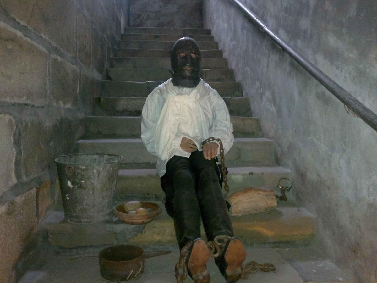 В этот день в Бастилии умер узник, вошедший в историю как «человек в железной маске» / фото commons.wikimedia.org